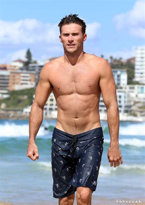Scott Eastwood Goes Shirtless In Australia And The Down Under Jokes Write Themselves Scott