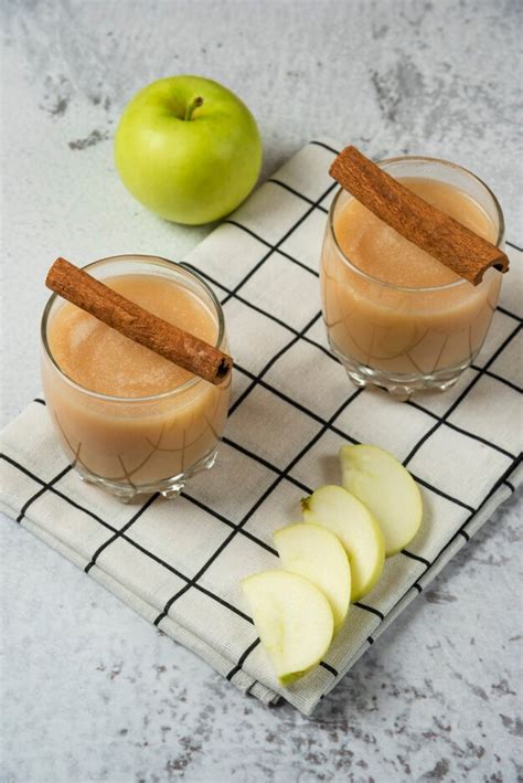Free Photo Apple Juice In The Cup With Cinnamon Flavour Top View
