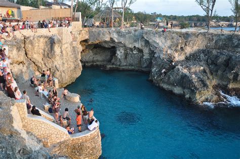 rick s cafe jamaica to watch the cliff divers viagens sonhos
