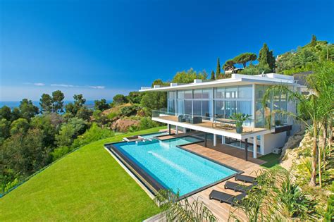 A Modernist Villa With Panoramic Views Of The French Riviera Yakymour