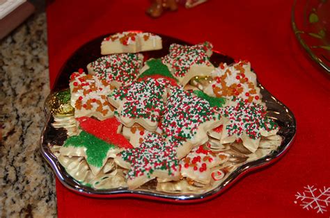 Gradually add dry ingredients (i use my kitchen aid stand mixer) til blended. Italian Anise cookies | Italian anise cookies, Anise ...