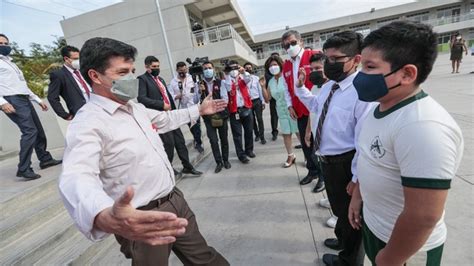 Presidente Castillo Inaugura Colegio Y Coloca Primera Piedra Para