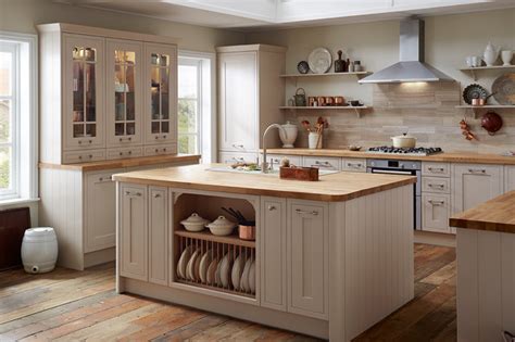 Tewkesbury Framed Cashmere Shaker Style Kitchen Traditional Kitchen