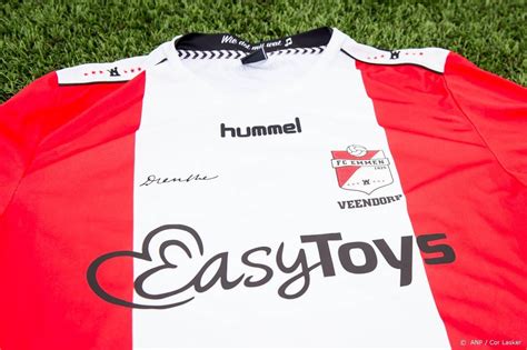 Der niederländische verband sieht eine flaute auf dem trikot: Geen EasyToys op shirts voor de jeugd van FC Emmen - Wel.nl