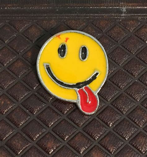 Vintage Smiley Face Enamel Brooch Pin Tongue Sticking Out Jacket Hat