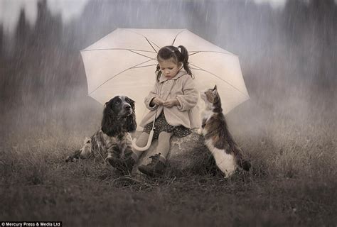 fotógrafa capta el conmovedor vínculo entre niños y mascotas