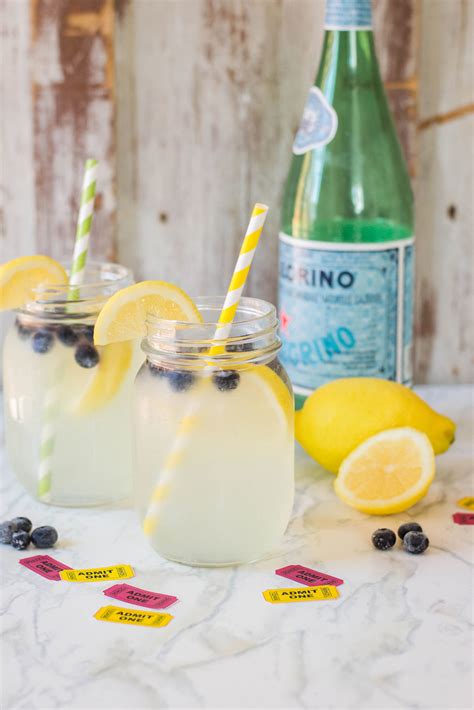 Sparkling Lemonade With Blueberries
