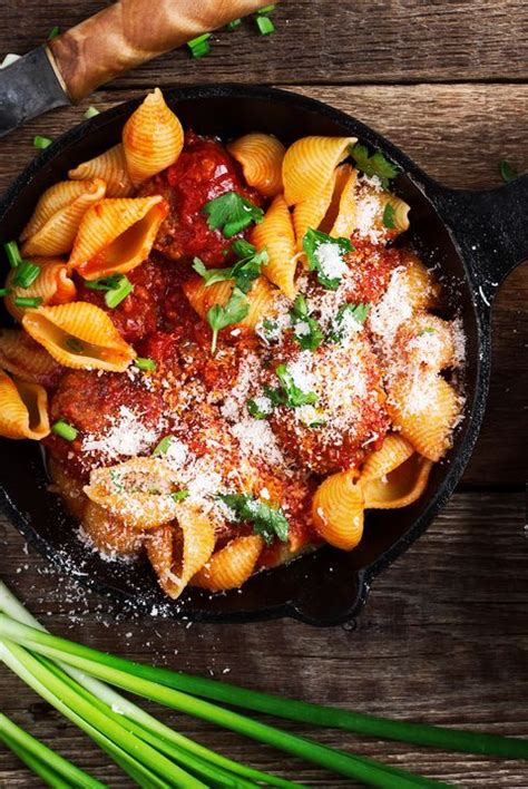 I found this recipe on allrecipes.com and made it ages ago, and positively loved it! 30 Easy Healthy Pasta Recipes - Low Calorie Pasta Dishes