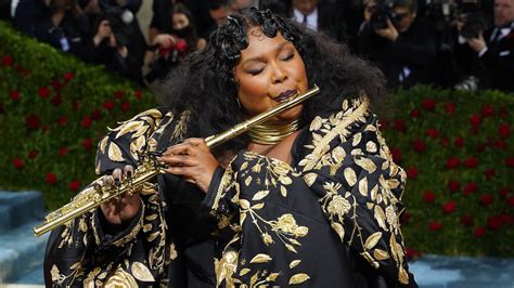 Watch Access Hollywood Highlight Lizzo Twerks While Playing 220 Year Old Crystal Flute Owned By