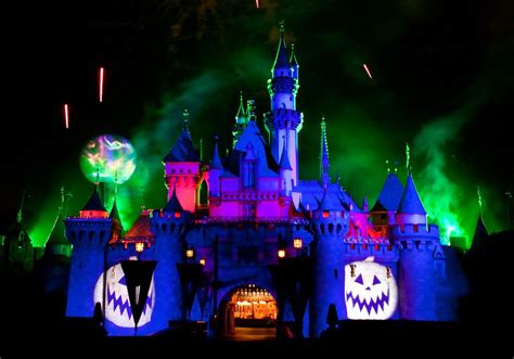 Disneyland Dials Up The Spooky Fun For Halloween 2017