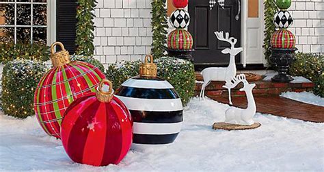 Oversized Outdoor Christmas Decorations Photos