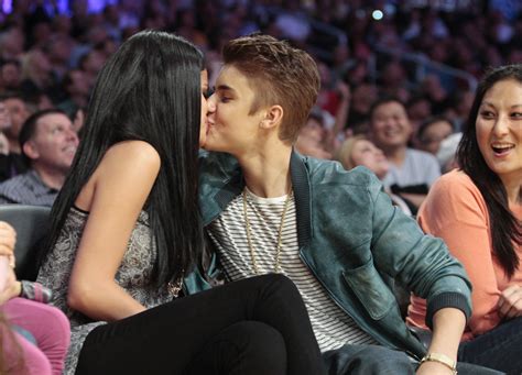 Selena Gomez Calls Kissing Justin Bieber On Kiss Cam Humiliating Video Huffpost