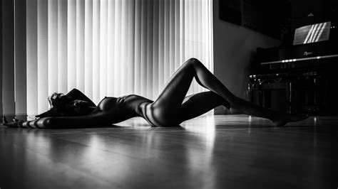 Mimi Desuka Nude Model From Switzerland 14 Photos The