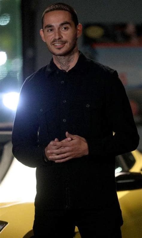 The series follows three suburban michigan mothers, two of whom are sisters, who are having a hard time trying to make ends meet. Rio Smiles - Good Girls Season 2 Episode 4 - TV Fanatic