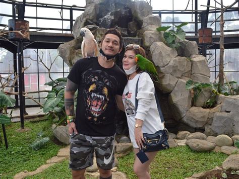 Lelaki yang bernama lengkap miller ali ini adalah aktor asal malaysia yang lebih tenar di indonesia. Didoakan Nikah, 10 Potret Mesra Gaya Pacaran Miller Khan ...
