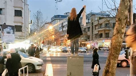 نسل‌های مختلف جنبش زنان ایران نیازمند گفتگو با یکدیگرند dw ۱۳۹۷ ۴ ۱۳