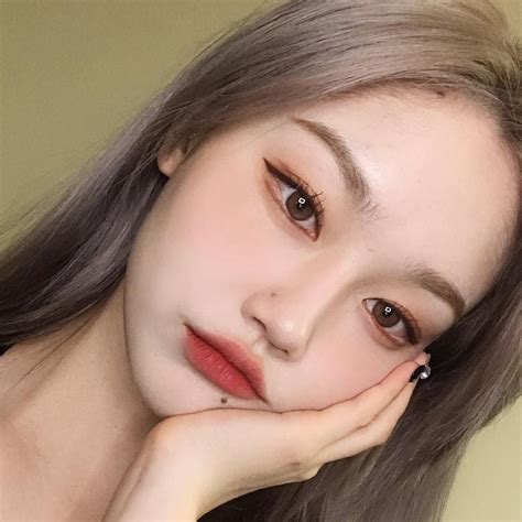 pin by 𝑒𝑠𝑚𝑒𝑟𝑎𝑙𝑑𝑎 on make up in 2020 asian makeup cute makeup looks uzzlang makeup
