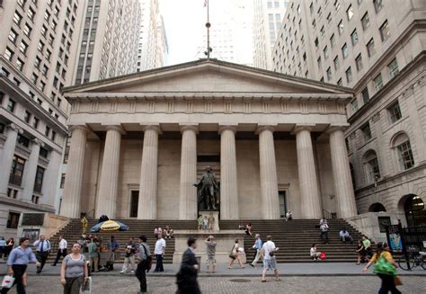 Federal Hall Served As The First Us Capitol Building The Site Of