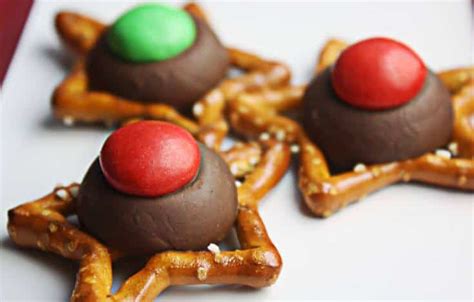 Easy Christmas Cookies With Holiday Pretzels • The Wicked Noodle