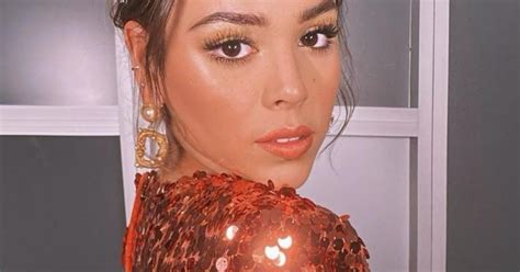 Danna Paola En Mini Short Y Botas Vaqueras Luce Cuerpazo