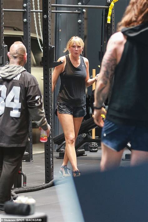 Taylor Swift Shows Off Her Toned Legs In Black Shorts For Late Night At