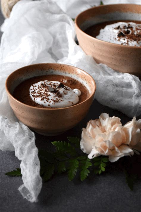 Chocolate cream cups with streusel. Chocolate & lavender mousse | In the mood for food
