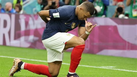 Qatar 2022 Qué Significa La Celebración De Kylian Mbappé Tras Su Gol Gq