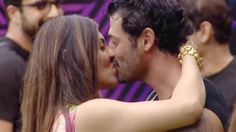 Akanksha Puri And Zaid Hadid S Bigg Boss Ott Kiss Controversy Former