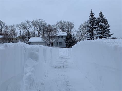 Duluth Northeastern Minnesota Dig Out From Nearly 2 Feet Of Snow Mpr