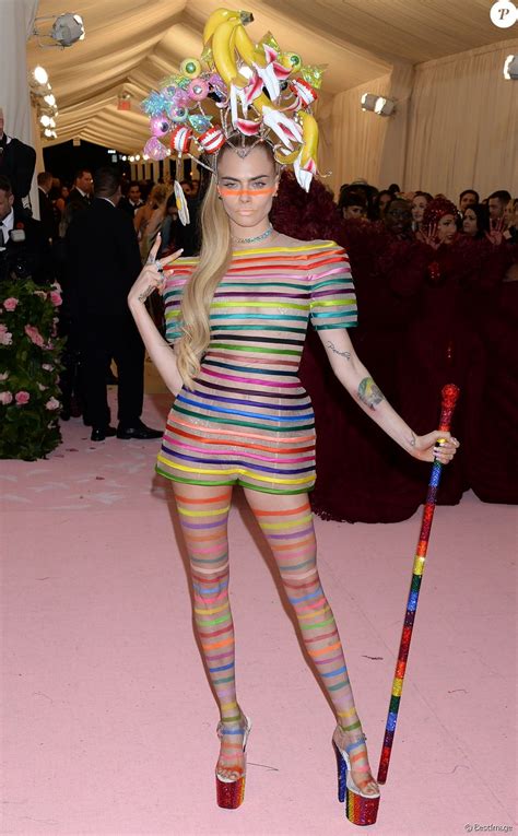 Cara Delevingne Arrivées Des People à La 71ème édition Du Met Gala