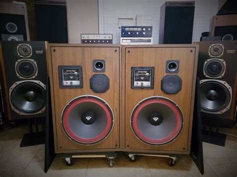 Cerwin Vega D 8 E Vintage 15 Floor Speakers Rare Cloth Version Sounds 👍 Big Az Speakers