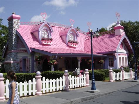 Disney Vacation Kingdom Minnies House Exterior