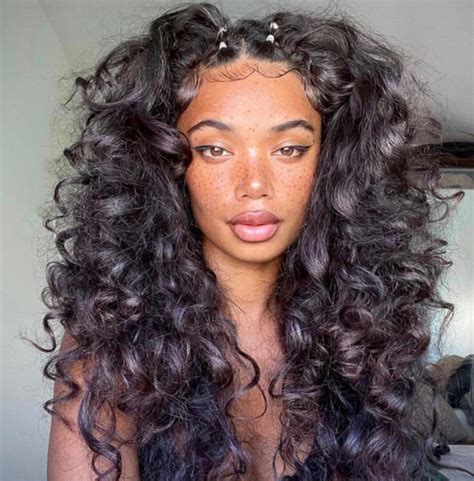 sexy and easy hairstyles for curly hair to try this summer fashionisers©