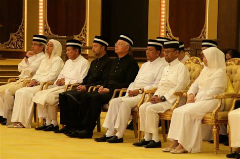 The kedah royal family from left: WARISAN RAJA & PERMAISURI MELAYU: Istiadat Penghormatan ...