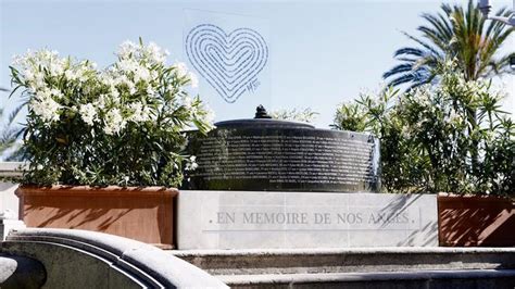 Attentat Nice Memorial - Attentat de Nice: un monument temporaire à la mémoire des victimes