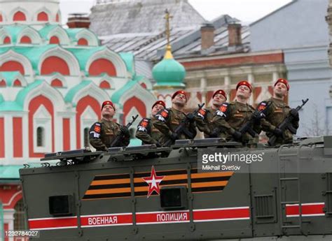 russian military parade photos and premium high res pictures getty images