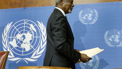 Kofi Annan smider håndklædet i ringen BT Udland bt dk