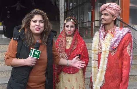 پاکستان کی سب سے انوکھی شادی دولہا دلہن بارات اورنج ٹرین میں لے کر پہنچ گئے سوشل میڈیا پر وائرل