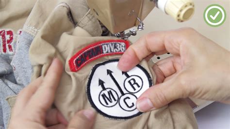 유니폼에 패치 꿰매는 방법 Wiki 뜨개질 And 바느질