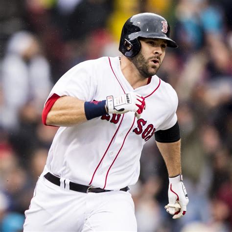 Mitch Moreland Re Signs With Red Sox On 2 Year Contract For Reported 13 Million Red Sox