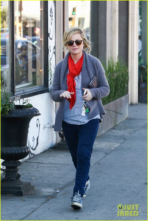 Photo Amy Poehler Abel Holds Flower For His Mom 19 Photo 3023529