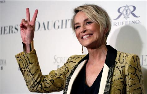 Sharon Stone Revela Fotografia Em Biquíni Aos 59 Anos Mariapt