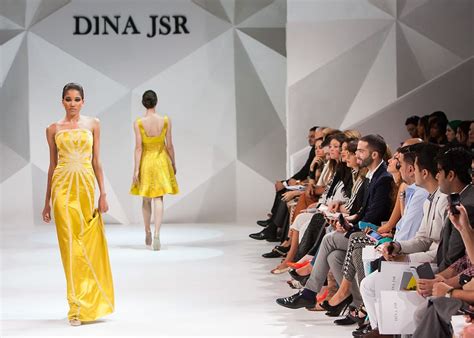 Hd Wallpaper Woman Wearing Yellow Tube Dress On Model Runway Fashion