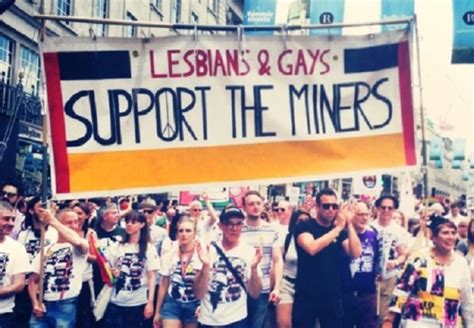 Lesbians And Gays Support The Miners Une Plaque Commémorative Pour Lun Des Leaders Du Groupe