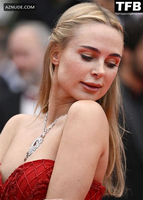 Kimberley Garner Sexy Seen Flaunting Her Hot Cleavage In A Red Dress At