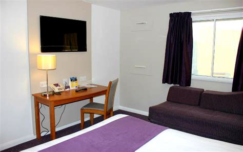 Our london docklands (excel) premier inn has everything you'd expect, incredibly comfy beds in every room and an integrated restaurant serving a mix of traditional and contemporary dishes. Premier Inn Docklands, London | Book on TravelStay.com