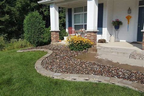 Rock Vs Mulch In Planting Beds Which Is Better Green Grounds