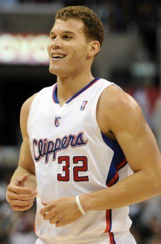 The athlete stands at a majestic height of 6 feet 10 inches (2.08 m) and weighs around 113 kg. Blake Griffin Height - Weight | HowTallis.Org