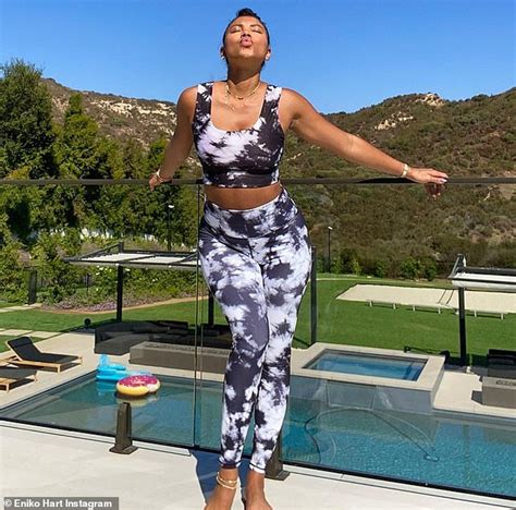 Kevin Hart S Wife Eniko Flaunts Her Abs Only Two Weeks After Welcoming