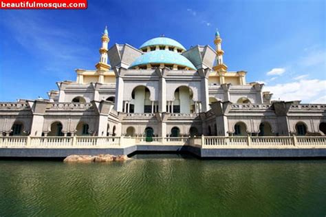 The wilayah persekutuan mosque was opened to. World Beautiful Mosques Pictures